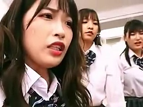時間停止学級。時間を止める事が出来る神装置で、好きな時に挿れたり、止めたりし放題。 タイトル画像