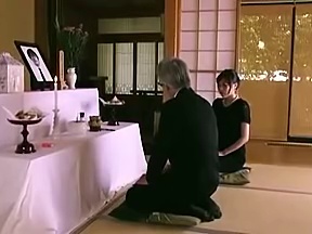 夫の遺影の前で犯●れて、気が狂うほど絶頂した私。 白石りん タイトル画像